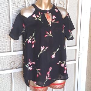 SIENNA SKY blk cold shoulder blouse small (N22)